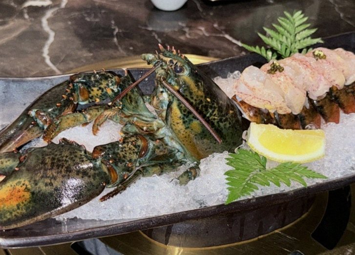 대보정 시청역점 · 광화문 맛집 한우오마카세 · 시그니처 한우 쇼잉 — 진열함에 담긴 마블링 한우와 캐비아
