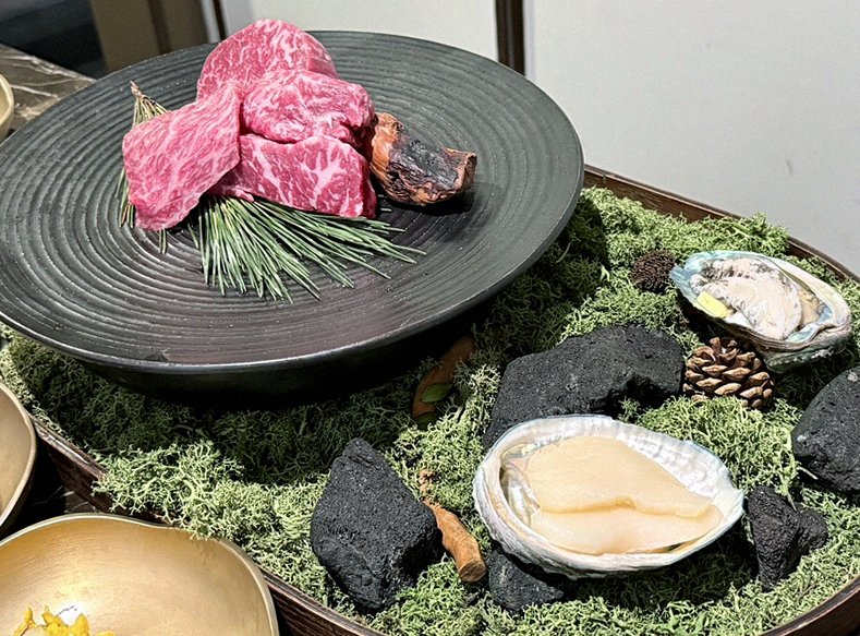 대보정 시청역점 · 광화문 맛집 한우오마카세 · 시그니처 한우 쇼잉 — 진열함에 담긴 마블링 한우와 캐비아
