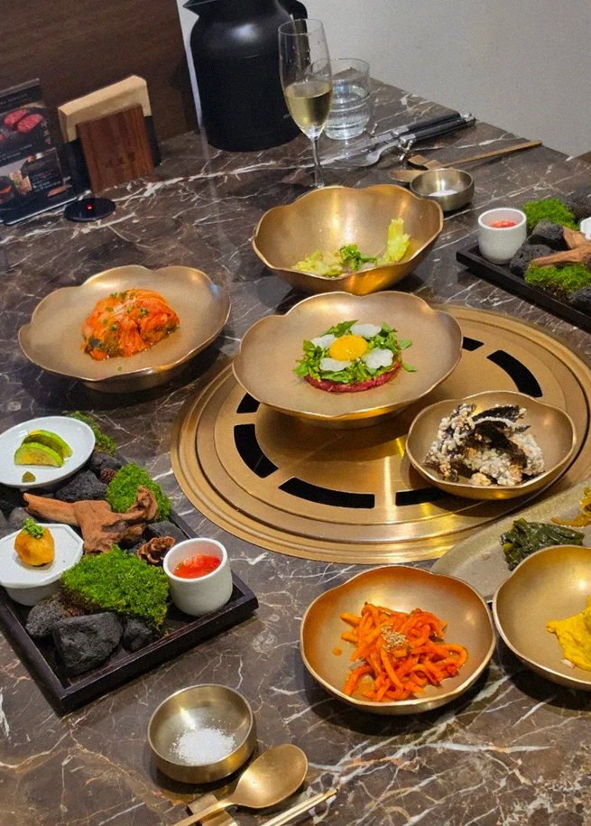 DAEBOJUNG City Hall · 彩り豊かなおかず（バンチャン）