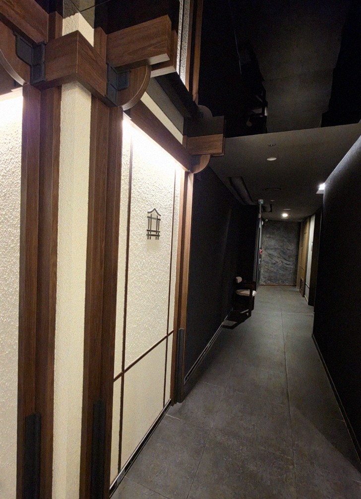 DAEBOJUNG City Hall · 店舗入口と案内