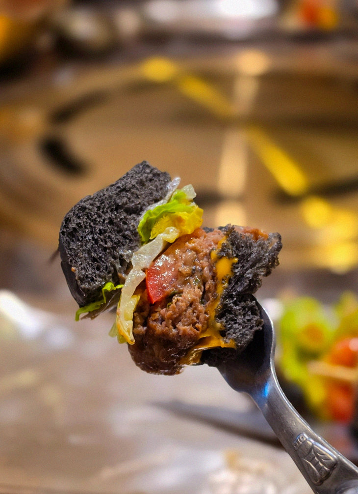 DAEBOJUNG City Hall · 備長炭で焼き上げる韓牛