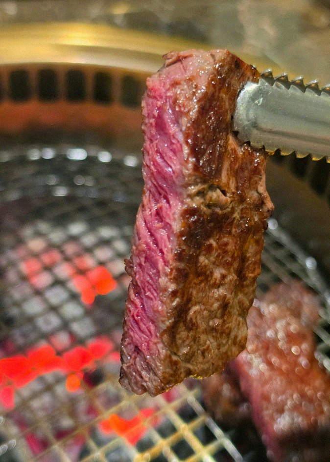 DAEBOJUNG City Hall · 備長炭で焼き上げる韓牛