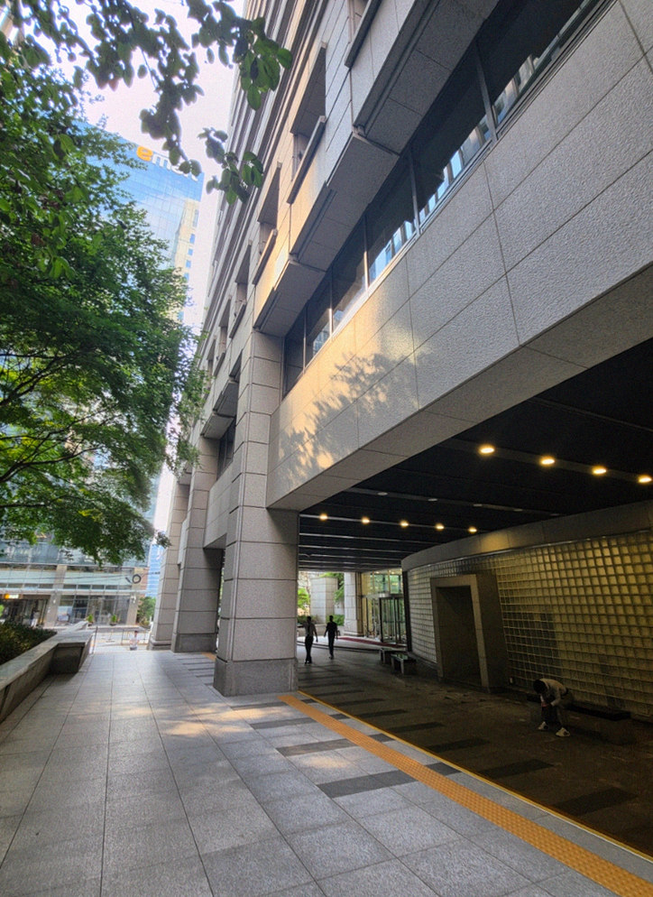 DAEBOJUNG City Hall · 店舗入口と案内