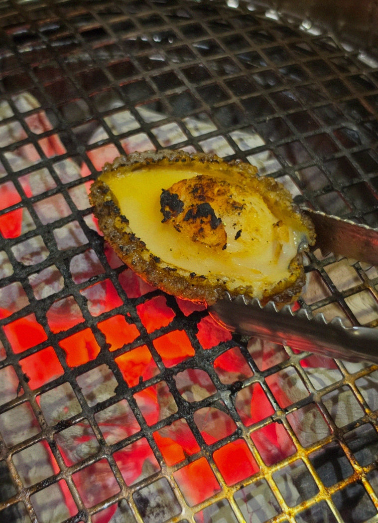 DAEBOJUNG City Hall · 備長炭で焼き上げる韓牛