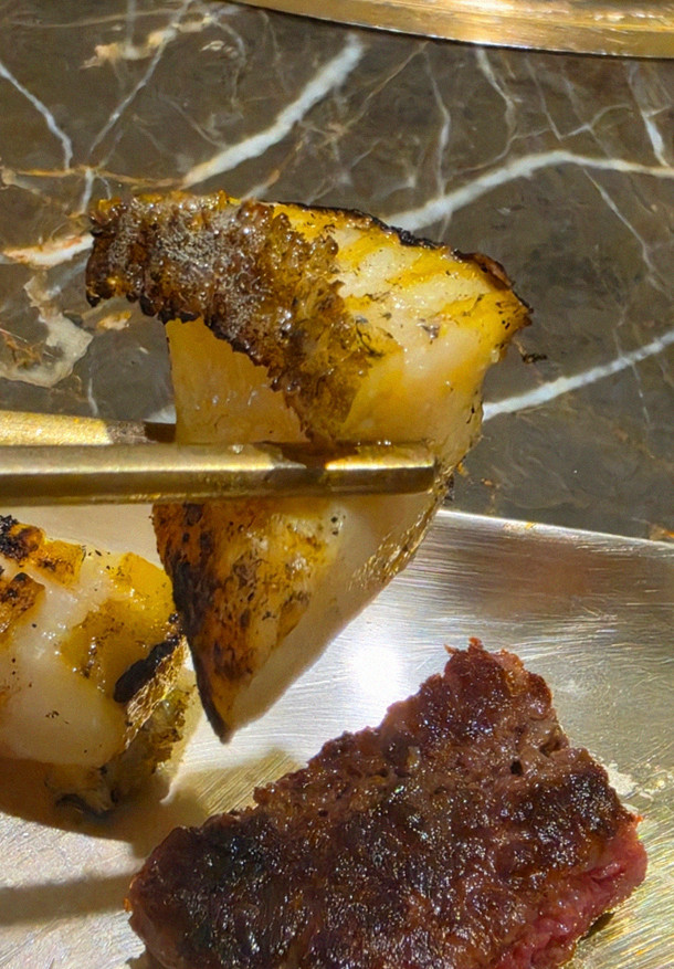 DAEBOJUNG City Hall · 備長炭で焼き上げる韓牛