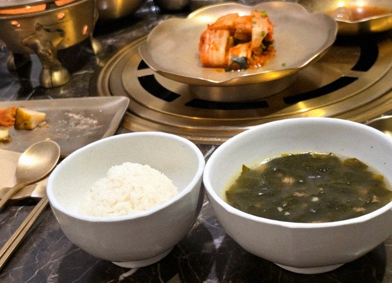 DAEBOJUNG City Hall · 彩り豊かなおかず（バンチャン）