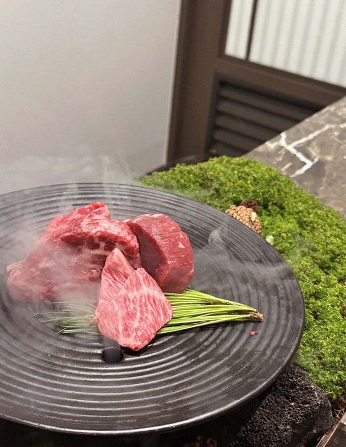 대보정 시청역점 · 광화문 점심맛집 광화문 맛집 · 시그니처 한우 쇼잉 — 진열함에 담긴 마블링 한우와 캐비아