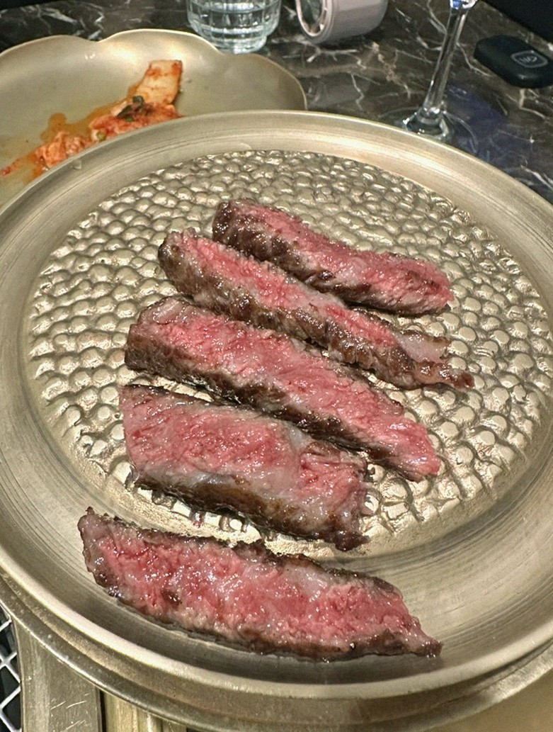 대보정 시청역점 · 광화문 점심맛집 광화문 맛집 · 마블링이 살아있는 프리미엄 한우 쇼잉
