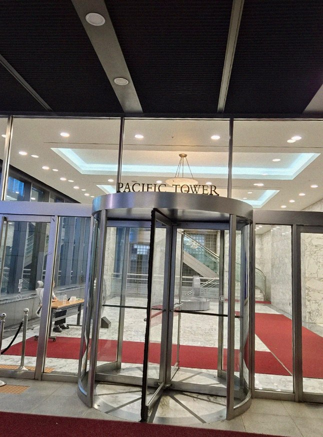 DAEBOJUNG City Hall · 店舗入口と案内