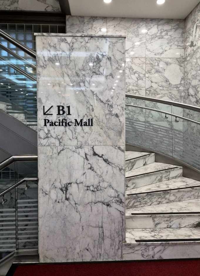DAEBOJUNG City Hall · 店舗入口と案内
