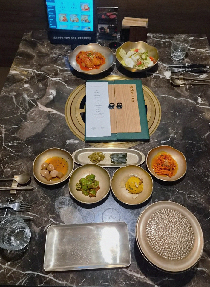 DAEBOJUNG City Hall · 彩り豊かなおかず(バンチャン)