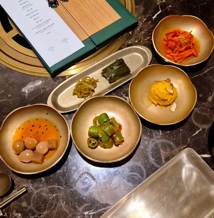 DAEBOJUNG City Hall · 彩り豊かなおかず(バンチャン)