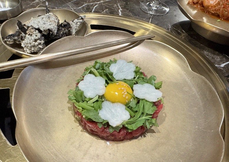 DAEBOJUNG City Hall · 新鲜韩牛生拌牛肉