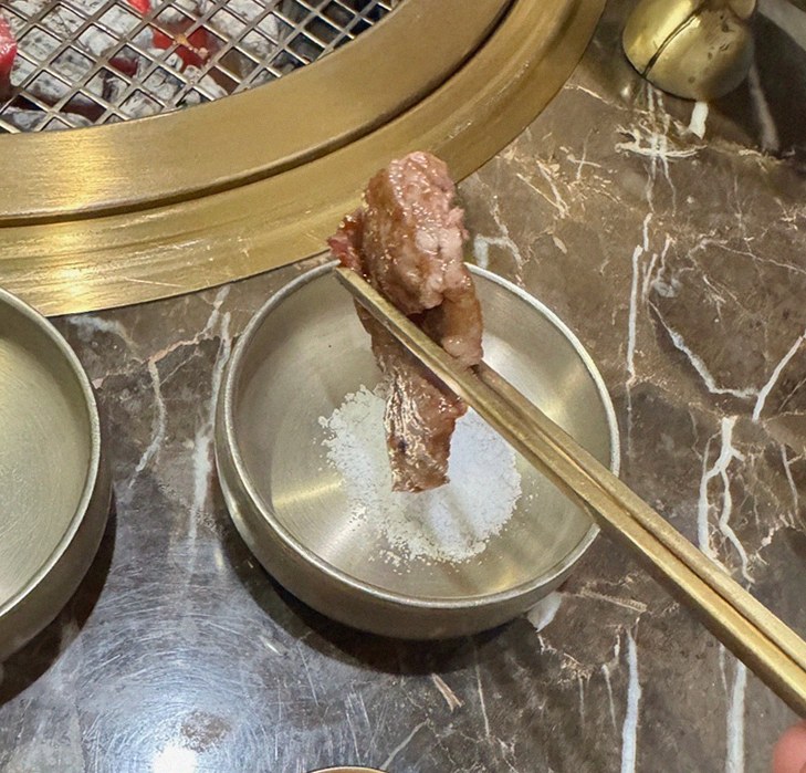 DAEBOJUNG City Hall · 新鲜韩牛生拌牛肉