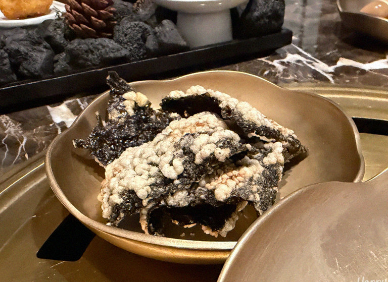 대보정 시청역점 · 서울 한우오마카세 한우오마카세 · 시그니처 한우 쇼잉 — 진열함에 담긴 마블링 한우와 캐비아