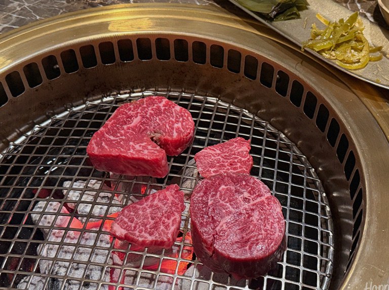 대보정 시청역점 · 서울 한우오마카세 한우오마카세 · 마블링이 살아있는 프리미엄 한우 쇼잉