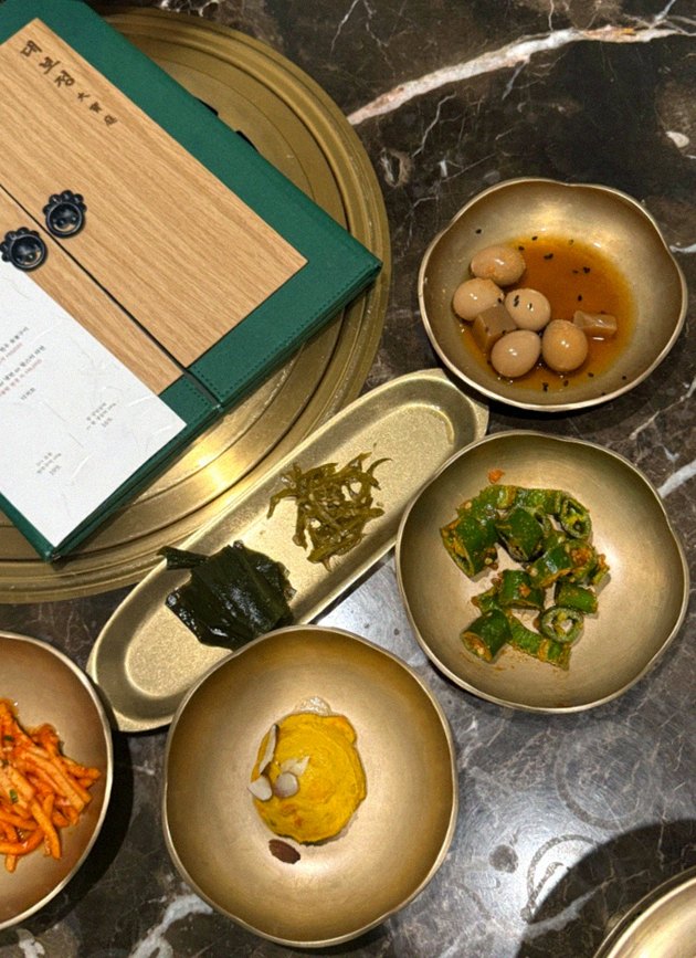 대보정 시청역점 · 서울역 맛집 한우오마카세 · 시그니처 한우 쇼잉 — 진열함에 담긴 마블링 한우와 캐비아