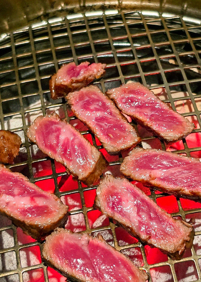 DAEBOJUNG City Hall · Hanwoo beef grilling over binchotan charcoal