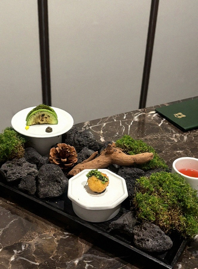 대보정 시청역점 · 서울역 맛집 한우오마카세 · 시그니처 한우 쇼잉 — 진열함에 담긴 마블링 한우와 캐비아