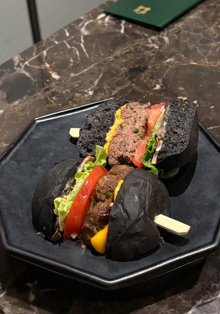 대보정 시청역점 · 서울역 맛집 한우오마카세 · 한 접시씩 정성껏 플레이팅된 한우 코스 요리