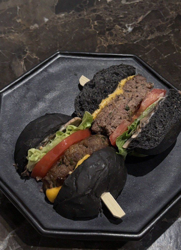 대보정 시청역점 · 서울역 맛집 한우오마카세 · 시그니처 한우 쇼잉 — 진열함에 담긴 마블링 한우와 캐비아