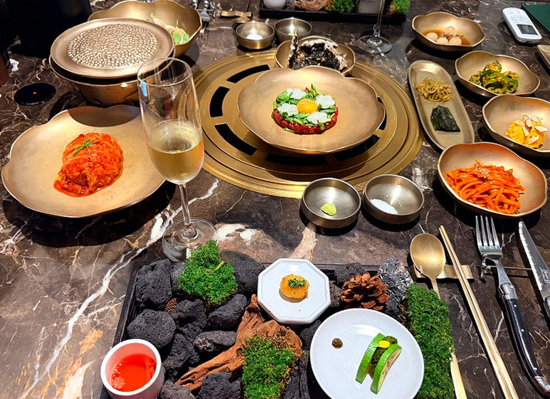 대보정 시청역점 · 서울역 맛집 한우오마카세 · 한 상 가득 차려진 한우 오마카세 코스