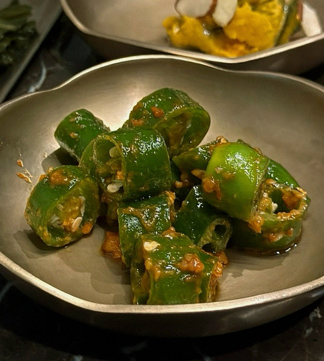 대보정 시청역점 · 서울역 맛집 한우오마카세 · 정갈하게 차려진 반찬과 곁들임 찬