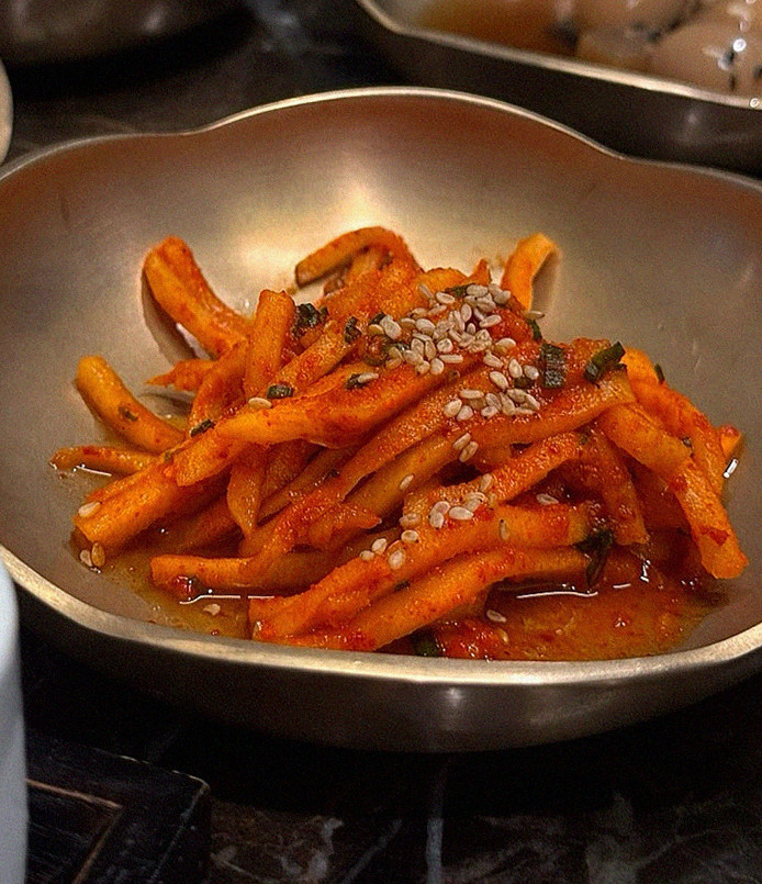 대보정 시청역점 · 서울역 맛집 한우오마카세 · 정갈하게 차려진 반찬과 곁들임 찬