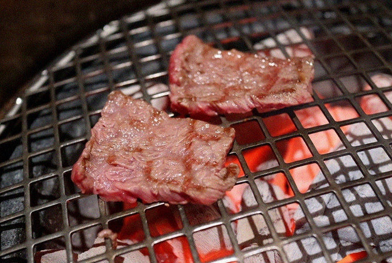 대보정 시청역점 · 광화문 한정식 서울 한우오마카세 · 비장탄 그릴 위에서 익어가는 한우