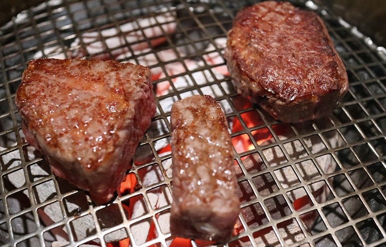 대보정 시청역점 · 광화문 한정식 서울 한우오마카세 · 비장탄 그릴 위에서 익어가는 한우