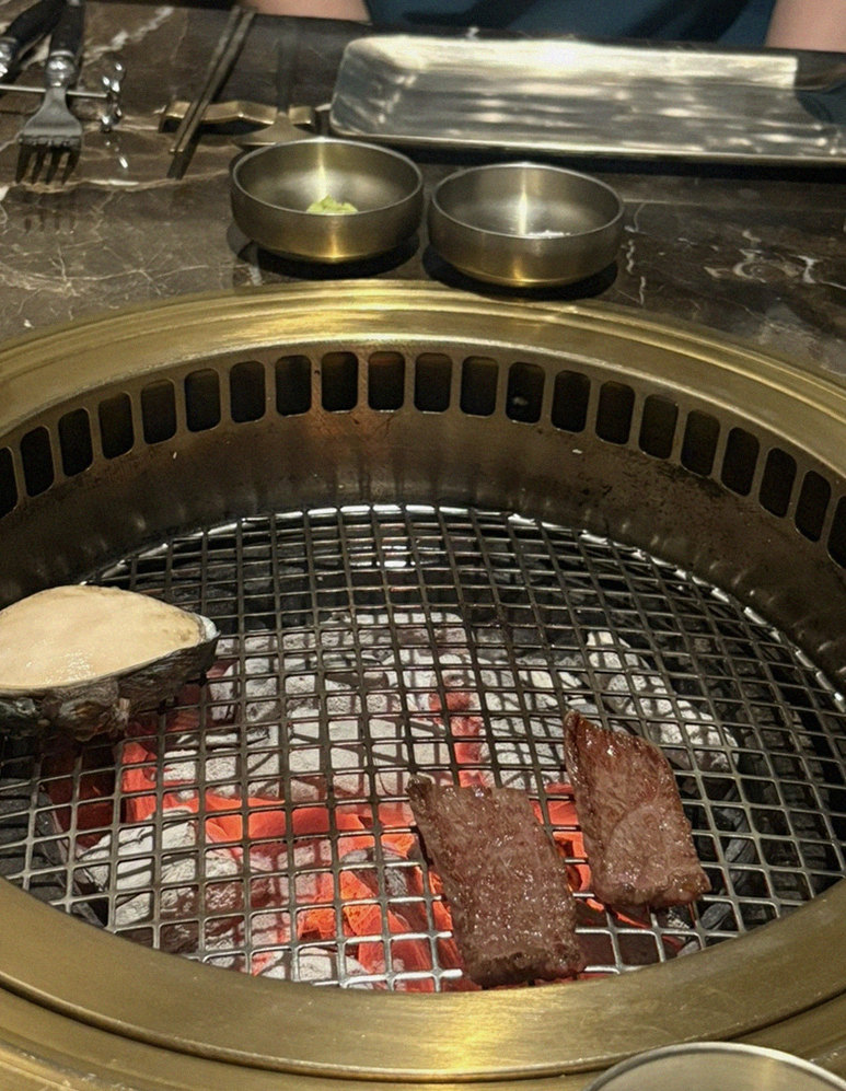 대보정 시청역점 · 광화문 맛집 서울 한우오마카세 · 비장탄 그릴 위에서 익어가는 한우
