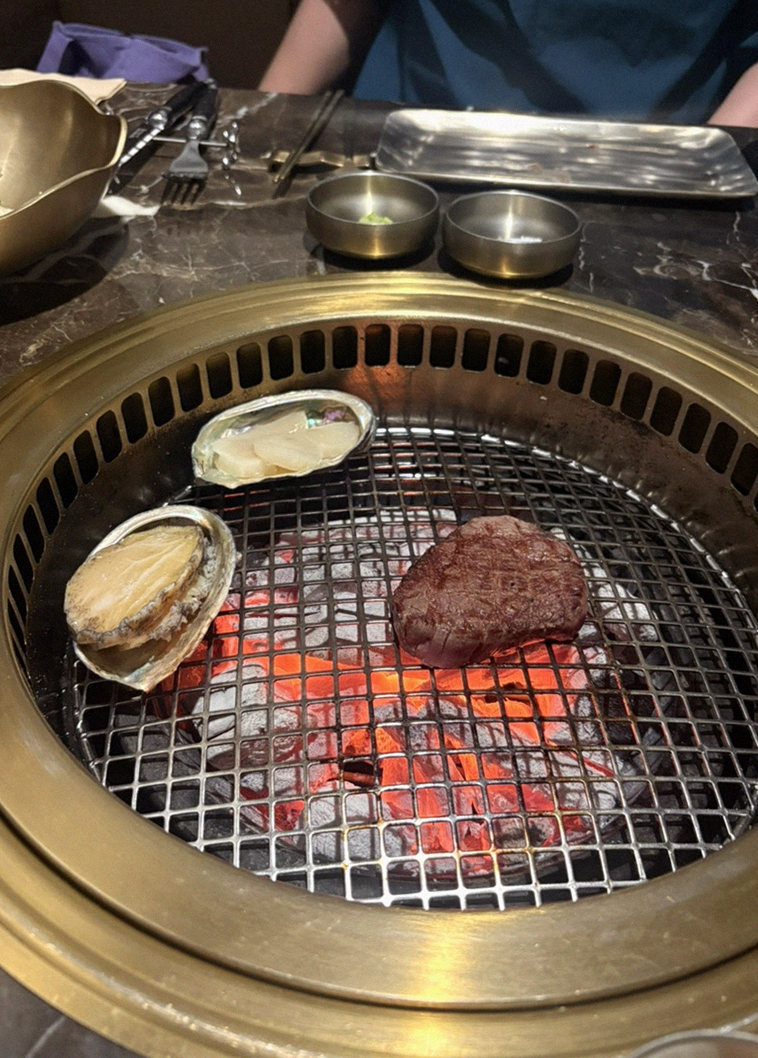 대보정 시청역점 · 광화문 맛집 서울 한우오마카세 · 비장탄 그릴 위에서 익어가는 한우