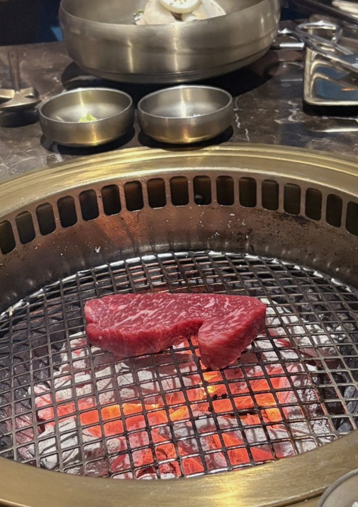 대보정 시청역점 · 광화문 맛집 서울 한우오마카세 · 비장탄 그릴 위에서 익어가는 한우