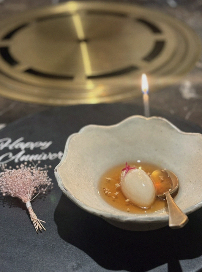 대보정 시청역점 · 광화문 맛집 서울 한우오마카세 · 시그니처 한우 쇼잉 — 진열함에 담긴 마블링 한우와 캐비아