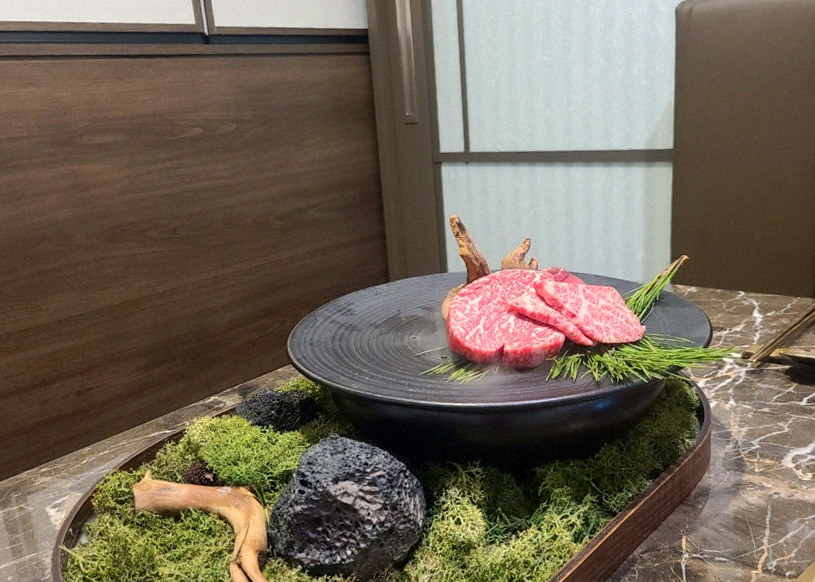 DAEBOJUNG City Hall · the signature Hanwoo showing — marbled beef cuts and caviar presented in a display chest