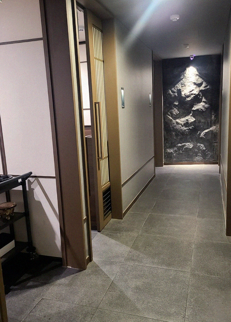 DAEBOJUNG City Hall · a private dining room — every table is a private room