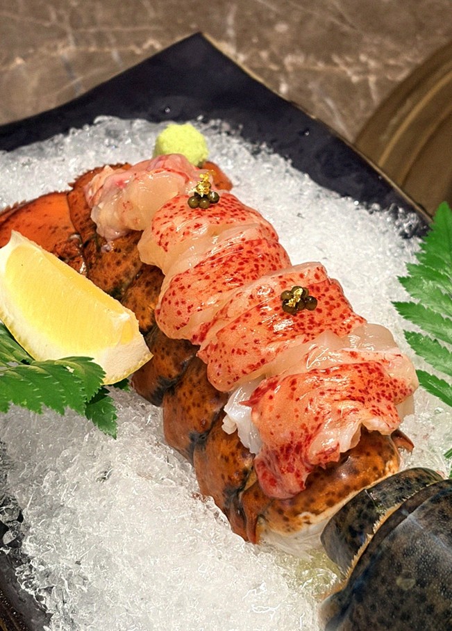 DAEBOJUNG Yeouido · seafood course served alongside the beef
