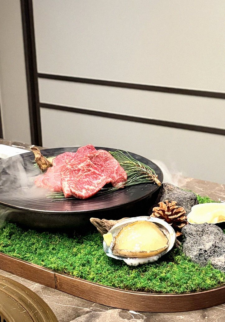DAEBOJUNG Yeouido · the signature Hanwoo showing — marbled beef cuts and caviar presented in a display chest