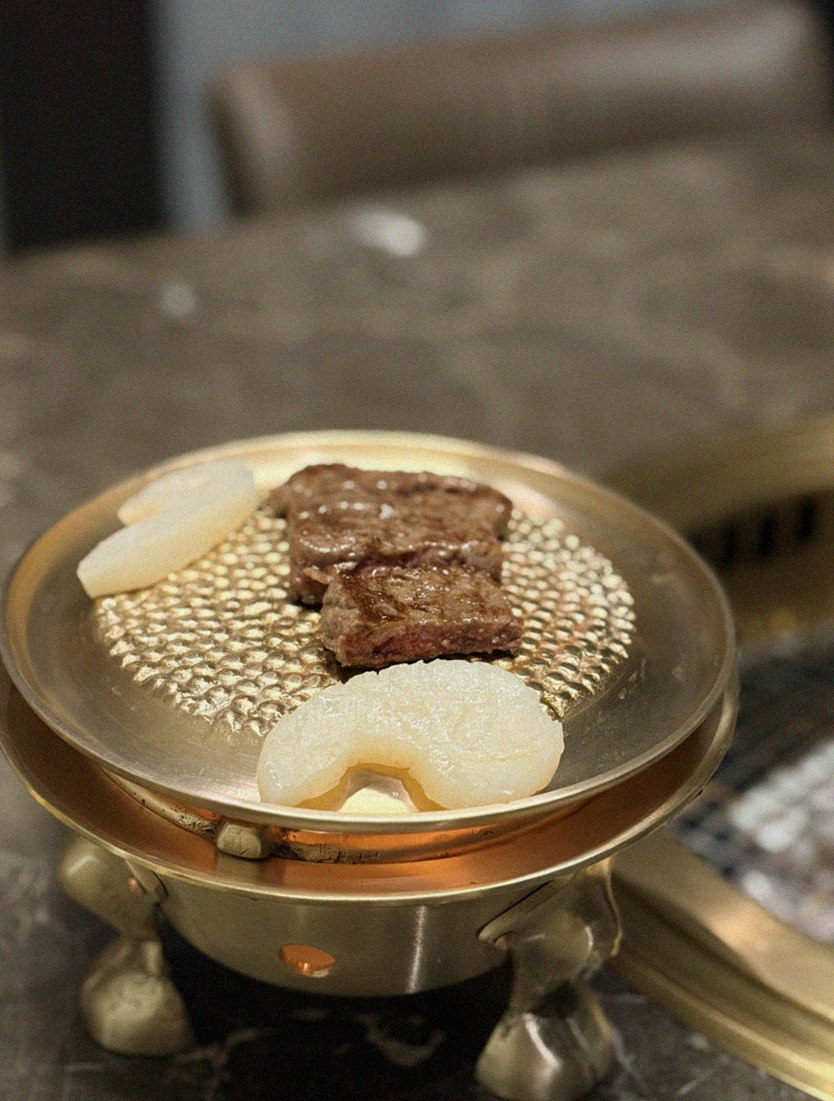 DAEBOJUNG Yeouido · the signature Hanwoo showing — marbled beef cuts and caviar presented in a display chest