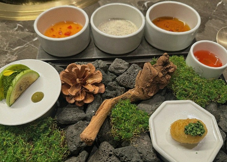 대보정 여의도점 · 여의도 룸식당 여의도 맛집 · 시그니처 한우 쇼잉 — 진열함에 담긴 마블링 한우와 캐비아