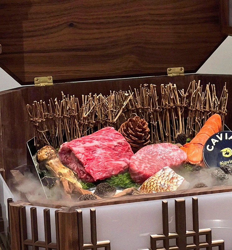 대보정 여의도점 · 여의도 룸식당 여의도 맛집 · 시그니처 한우 쇼잉 — 진열함에 담긴 마블링 한우와 캐비아