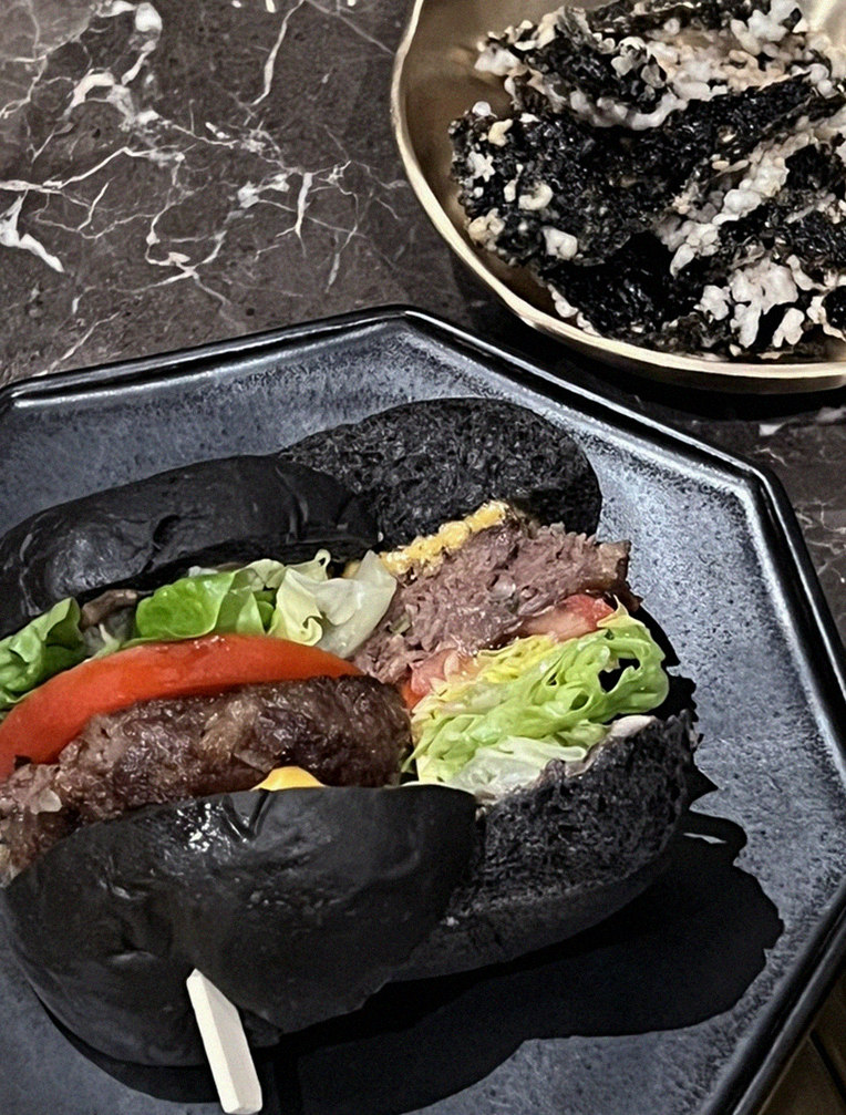 대보정 여의도점 · 여의도 룸식당 여의도 맛집 · 시그니처 한우 쇼잉 — 진열함에 담긴 마블링 한우와 캐비아