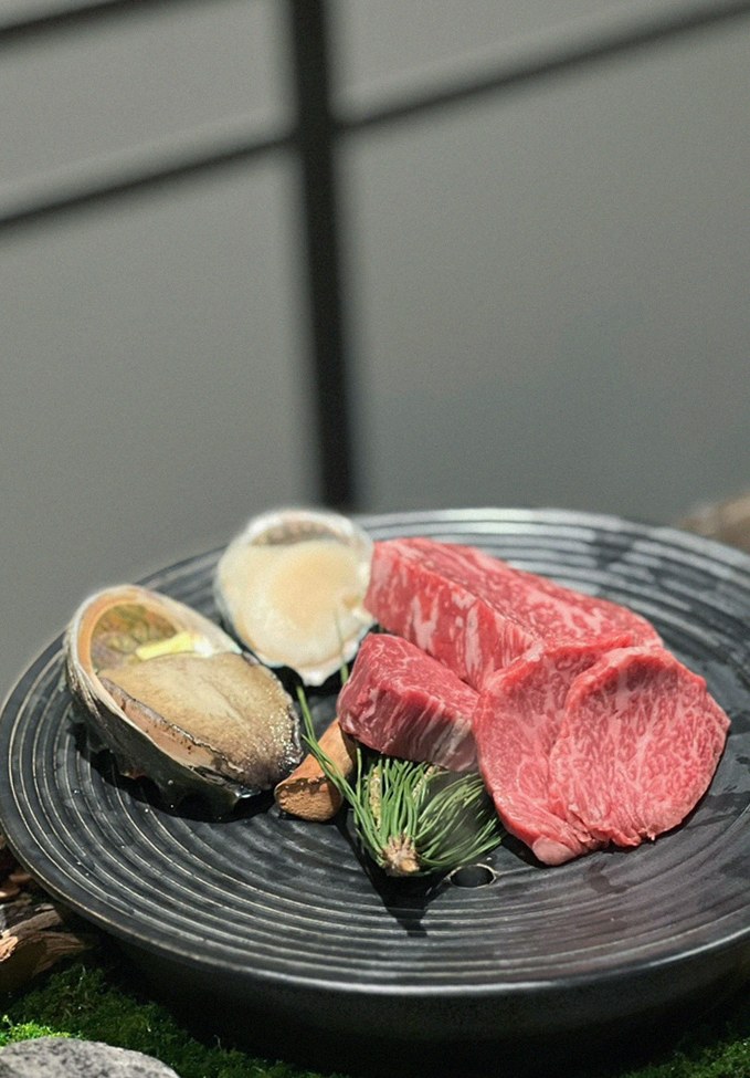 대보정 여의도점 · 여의도 룸식당 여의도 맛집 · 시그니처 한우 쇼잉 — 진열함에 담긴 마블링 한우와 캐비아