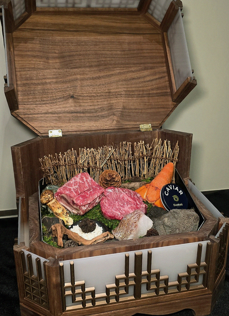 DAEBOJUNG Yeouido · the signature Hanwoo showing — marbled beef cuts and caviar presented in a display chest