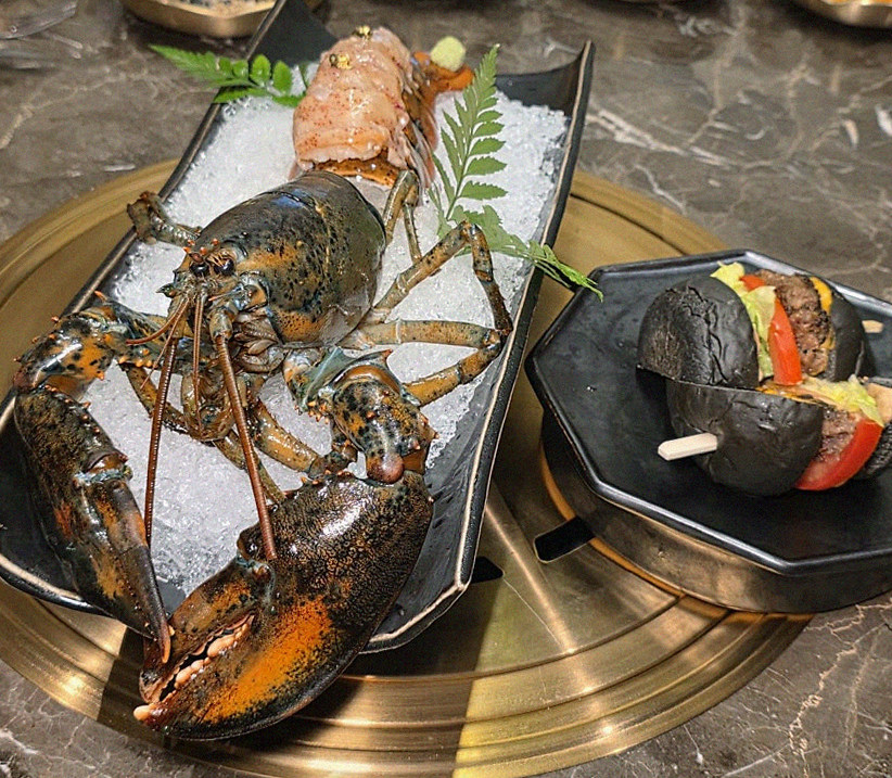 DAEBOJUNG Yeouido · the signature Hanwoo showing — marbled beef cuts and caviar presented in a display chest