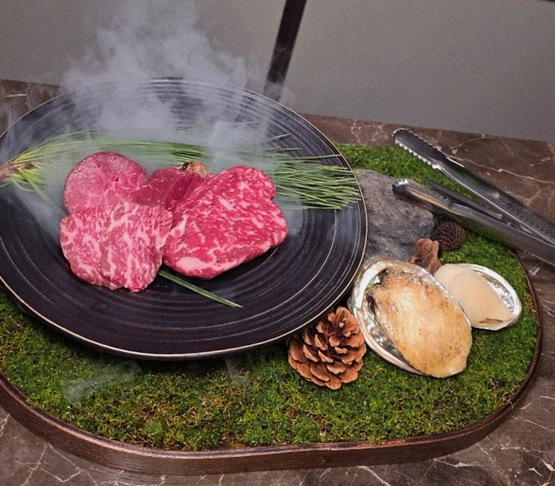 DAEBOJUNG Yeouido · the signature Hanwoo showing — marbled beef cuts and caviar presented in a display chest