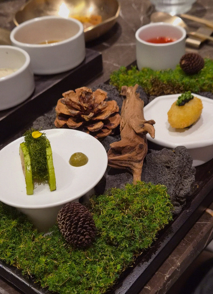DAEBOJUNG Yeouido · a plated course of Hanwoo beef