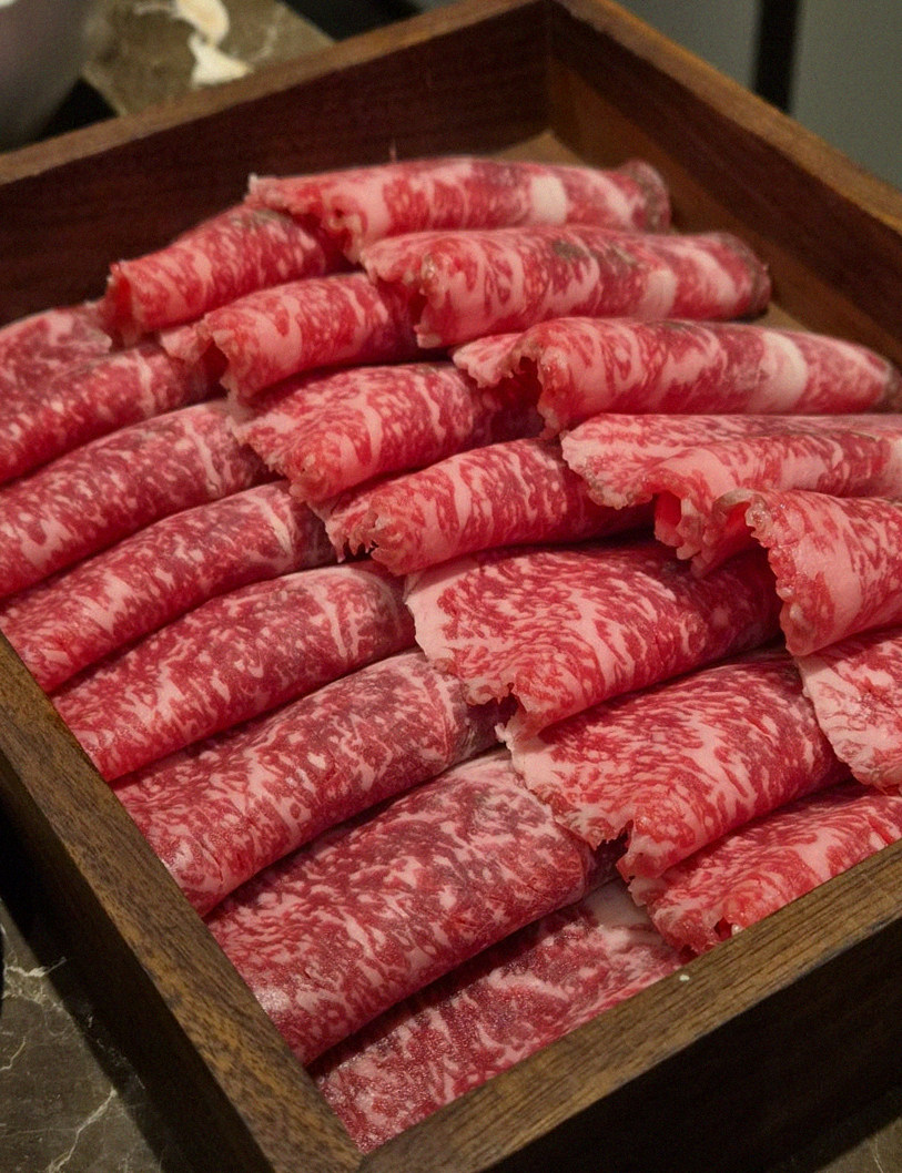 DAEBOJUNG Yeouido · premium marbled Hanwoo beef presented before grilling