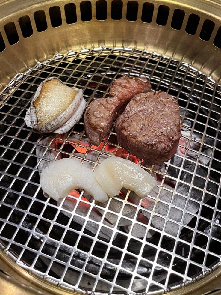 대보정 여의도점 · 여의도 룸식당 여의도 맛집 · 시그니처 한우 쇼잉 — 진열함에 담긴 마블링 한우와 캐비아