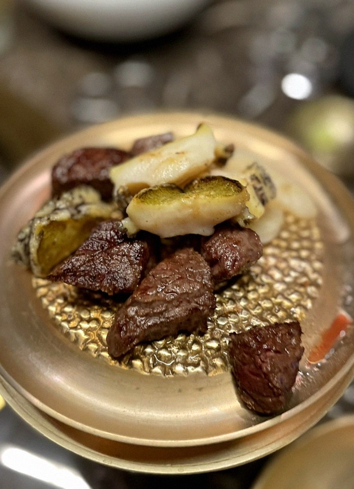 대보정 여의도점 · 여의도 룸식당 여의도 맛집 · 한 접시씩 정성껏 플레이팅된 한우 코스 요리